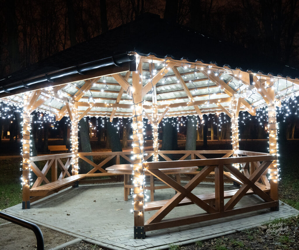 Świąteczne Iluminacje w Giżycku 2024 cz. 2 - FOTOGALERIA z Małpiego Gaju