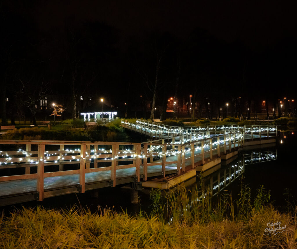 Świąteczne Iluminacje w Giżycku 2024 cz. 2 - FOTOGALERIA z Małpiego Gaju