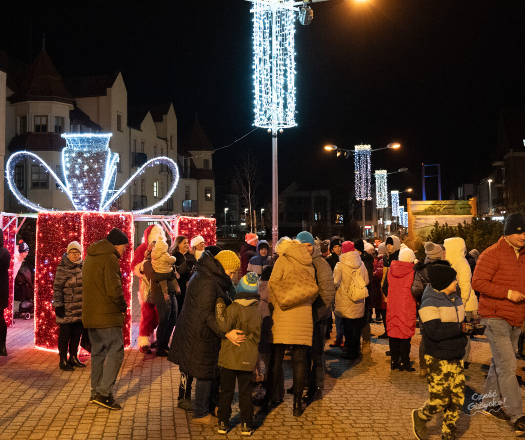 Mikołajki 2024 w Giżycku - Fotorelacja ze spotkania z Mikołajem i Śnieżynką