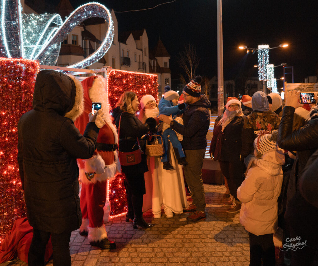 Mikołajki 2024 w Giżycku - Fotorelacja ze spotkania z Mikołajem i Śnieżynką
