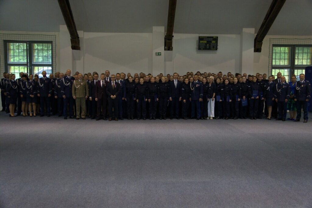 Nowi policjanci podczas ślubowania w garnizonie warmińsko-mazurskim